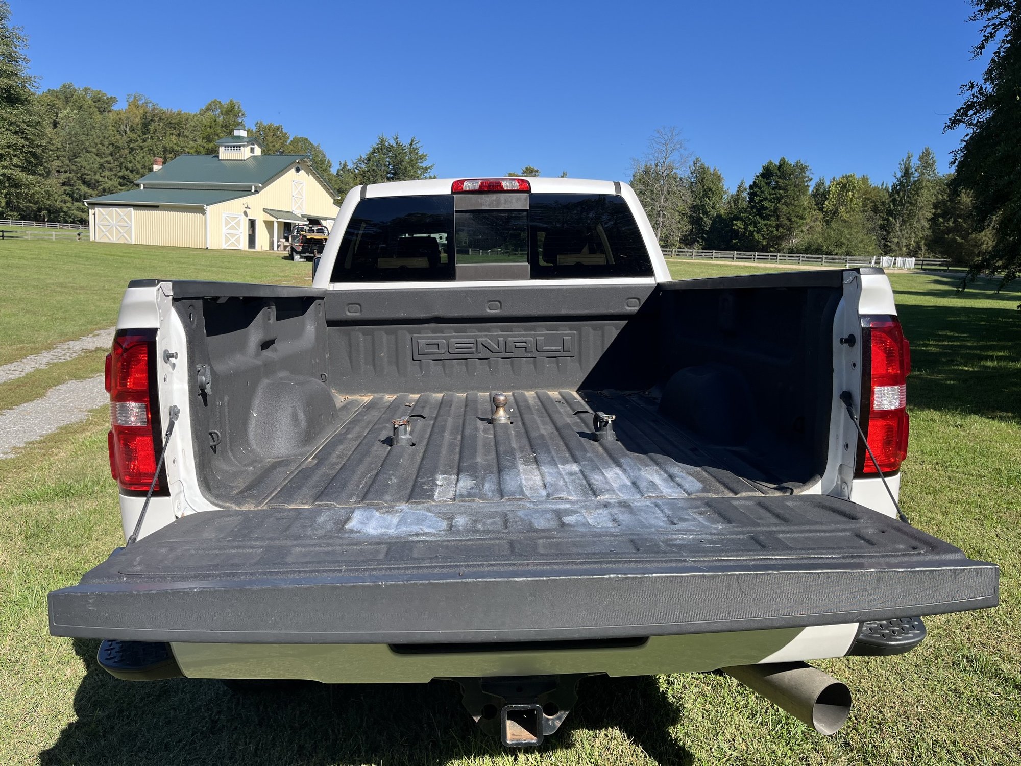 Used 2018 GMC Sierra 3500 Denali w/ Duramax Plus Package AWD/4WD image 9