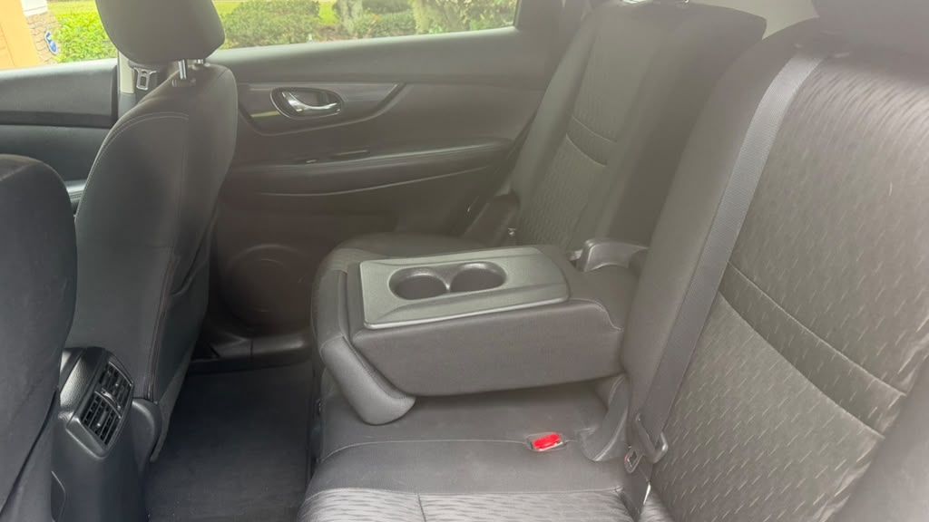 Used 2018 Nissan Rogue SV w/ Premium Package FWD image 8