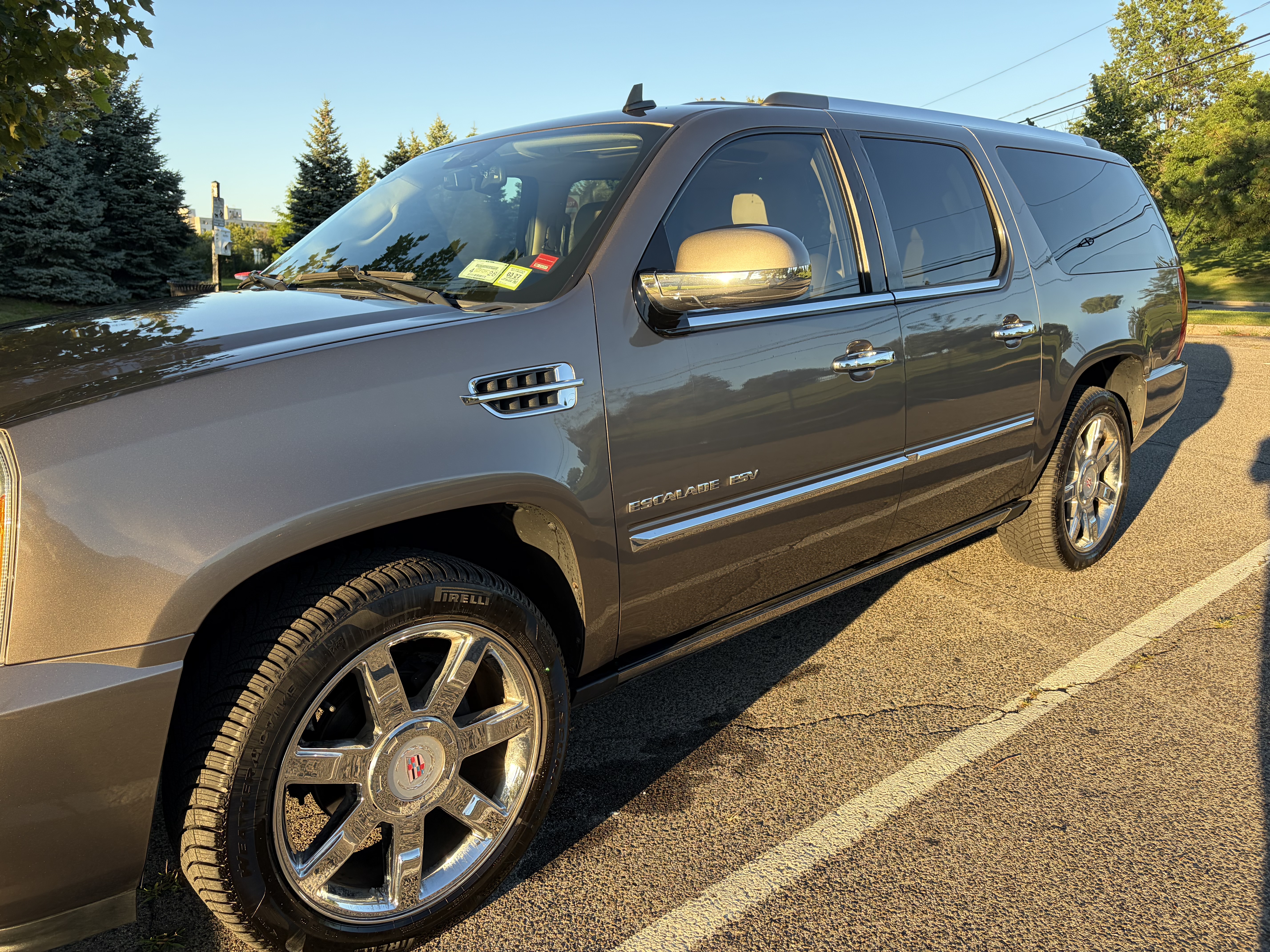 Used 2011 Cadillac Escalade ESV Premium AWD/4WD image 21
