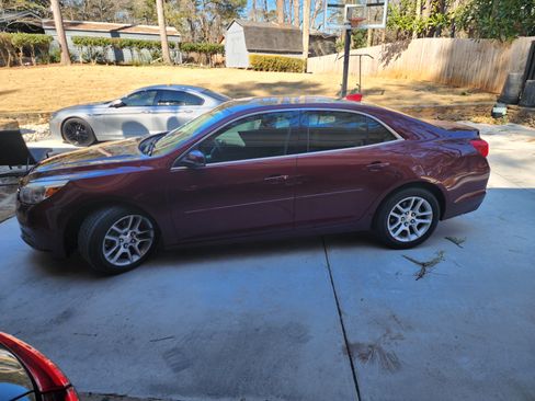 Used 2015 Chevrolet Malibu LT w/ Power Convenience Package image 2