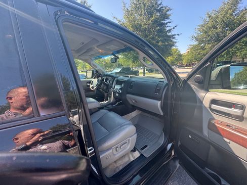 Used 2011 Toyota Sequoia Platinum AWD/4WD image 11