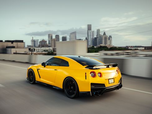 Used 2017 Nissan GT-R Premium AWD/4WD image 13
