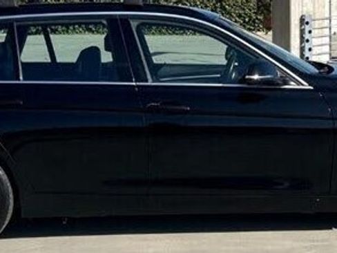 Used 2018 BMW 330i xDrive Wagon image 2