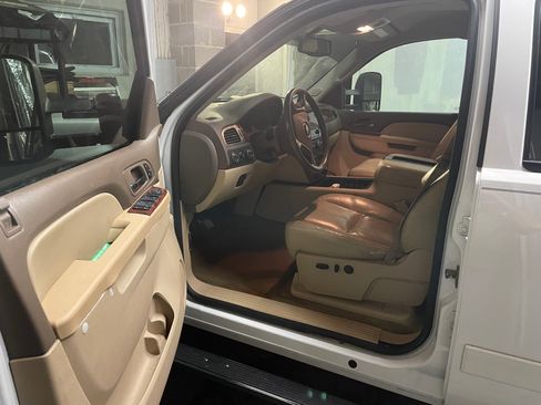 Used 2014 Chevrolet Silverado 2500 LTZ w/ LTZ Plus Package image 3