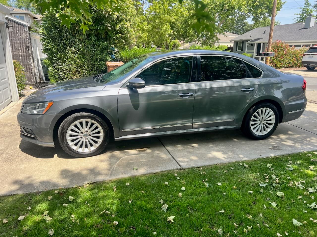 Used 2017 Volkswagen Passat 1.8T SE FWD image 2