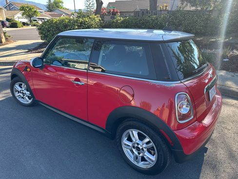 Used 2013 MINI Cooper Hardtop image 6