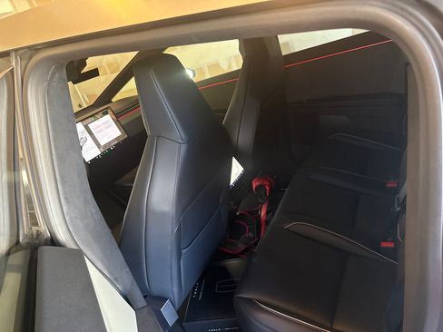 Used 2025 Tesla Cybertruck AWD Crew Cab image 17