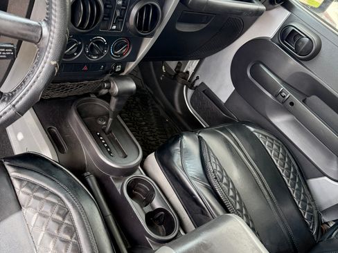 Used 2010 Jeep Wrangler Unlimited Sport image 8