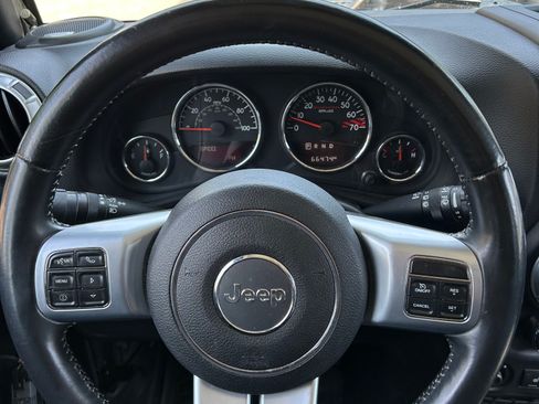 Used 2015 Jeep Wrangler Rubicon image 9