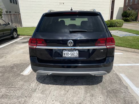 Used 2018 Volkswagen Atlas S FWD image 1