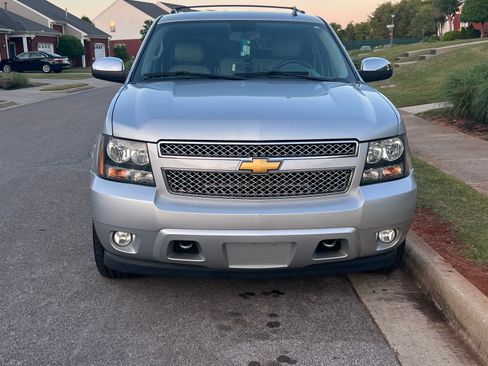 Used 2012 Chevrolet Tahoe LT RWD image 2