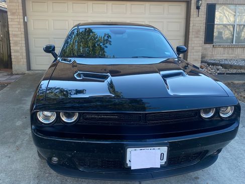 Used 2017 Dodge Challenger SXT Plus image 6