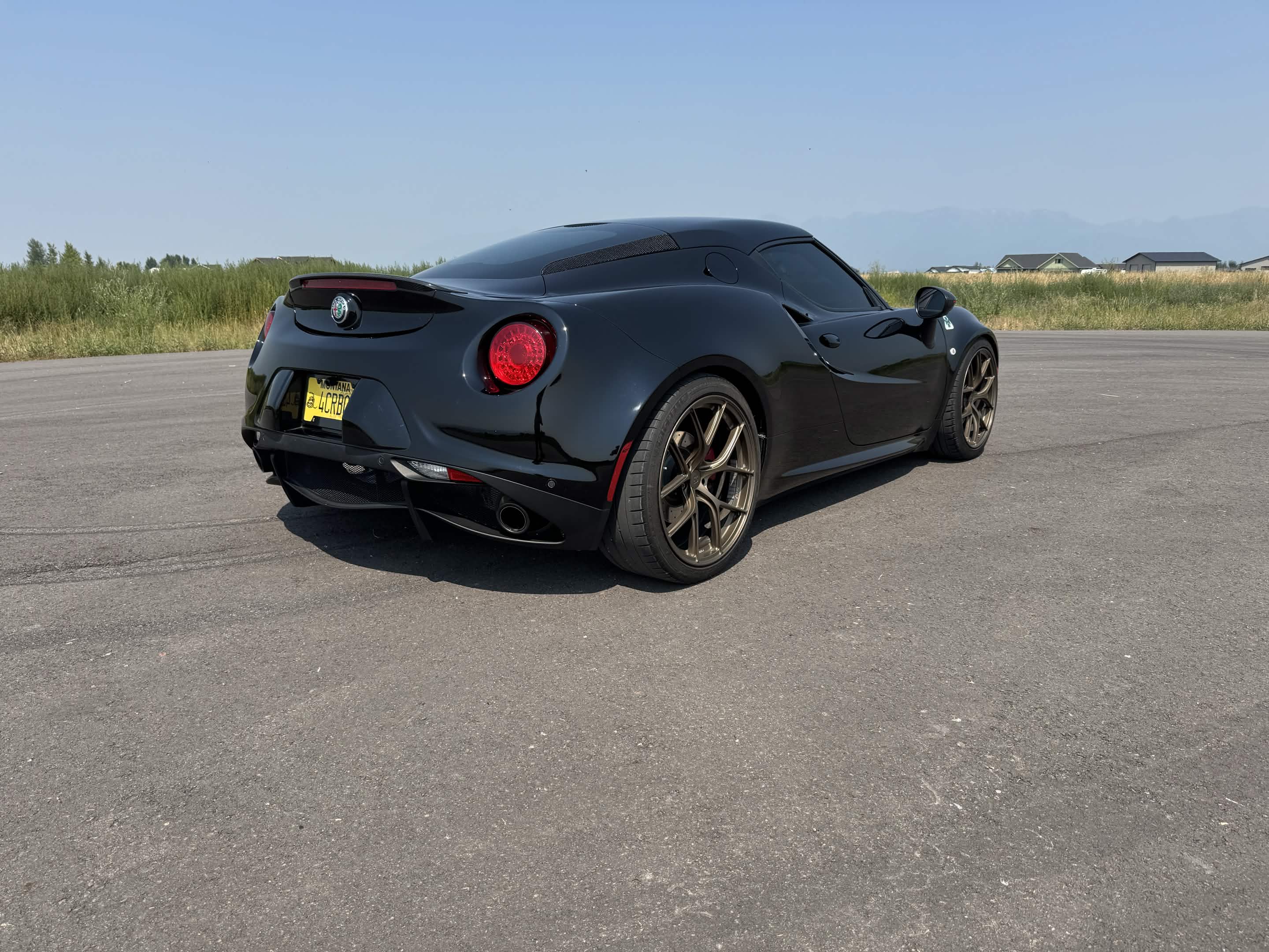 Used 2017 Alfa Romeo 4C Coupe w/ Coupe Track Package 1 RWD image 2