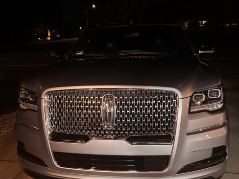 Used 2024 Lincoln Navigator L Reserve image 10