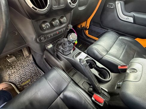 Used 2012 Jeep Wrangler Rubicon w/ PWR Convenience Group image 11