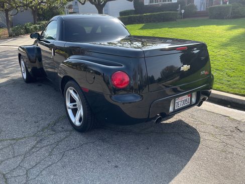 Used 2004 Chevrolet SSR w/ Preferred Equipment Group image 6