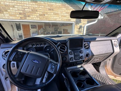 Used 2015 Ford F250 Lariat w/ Lariat Ultimate Package image 4