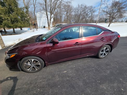 Used 2022 Nissan Sentra SV image 2