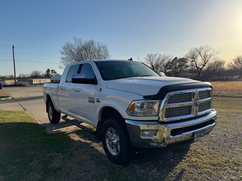 Used 2013 RAM 2500 Laramie w/ Convenience Group image 2