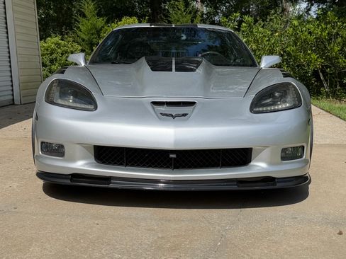 Used 2009 Chevrolet Corvette Coupe w/ Z51 Performance Package RWD image 4