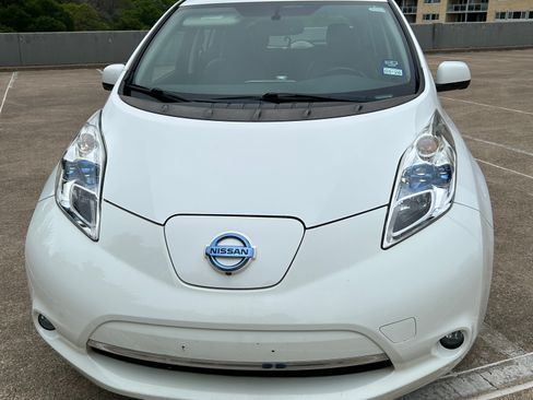 Used 2015 Nissan Leaf SL w/ Premium Package image 5