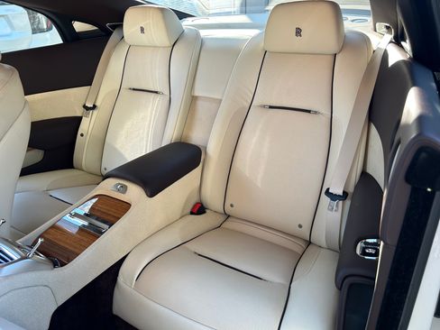 Used 2016 Rolls-Royce Wraith image 13
