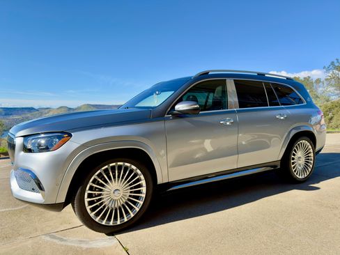 Used 2023 Mercedes-Benz Maybach GLS 600 4MATIC image 1