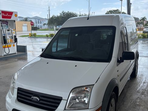 Used 2012 Ford Transit Connect XLT FWD image 2