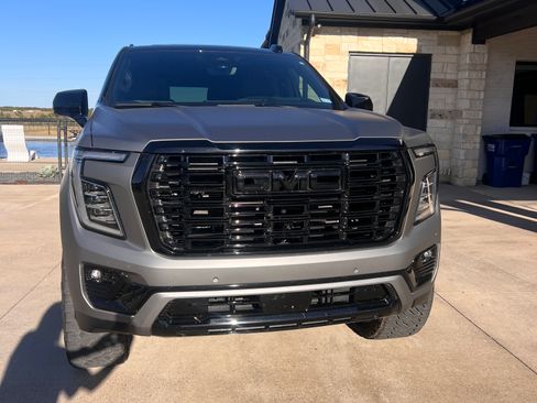 Used 2025 GMC Yukon XL Denali w/ Denali Reserve Package image 2