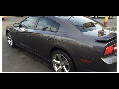 Used 2014 Dodge Charger SXT image 4