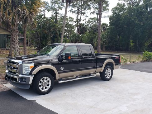 Used 2014 Ford F250 Lariat w/ Lariat Interior Package image 1