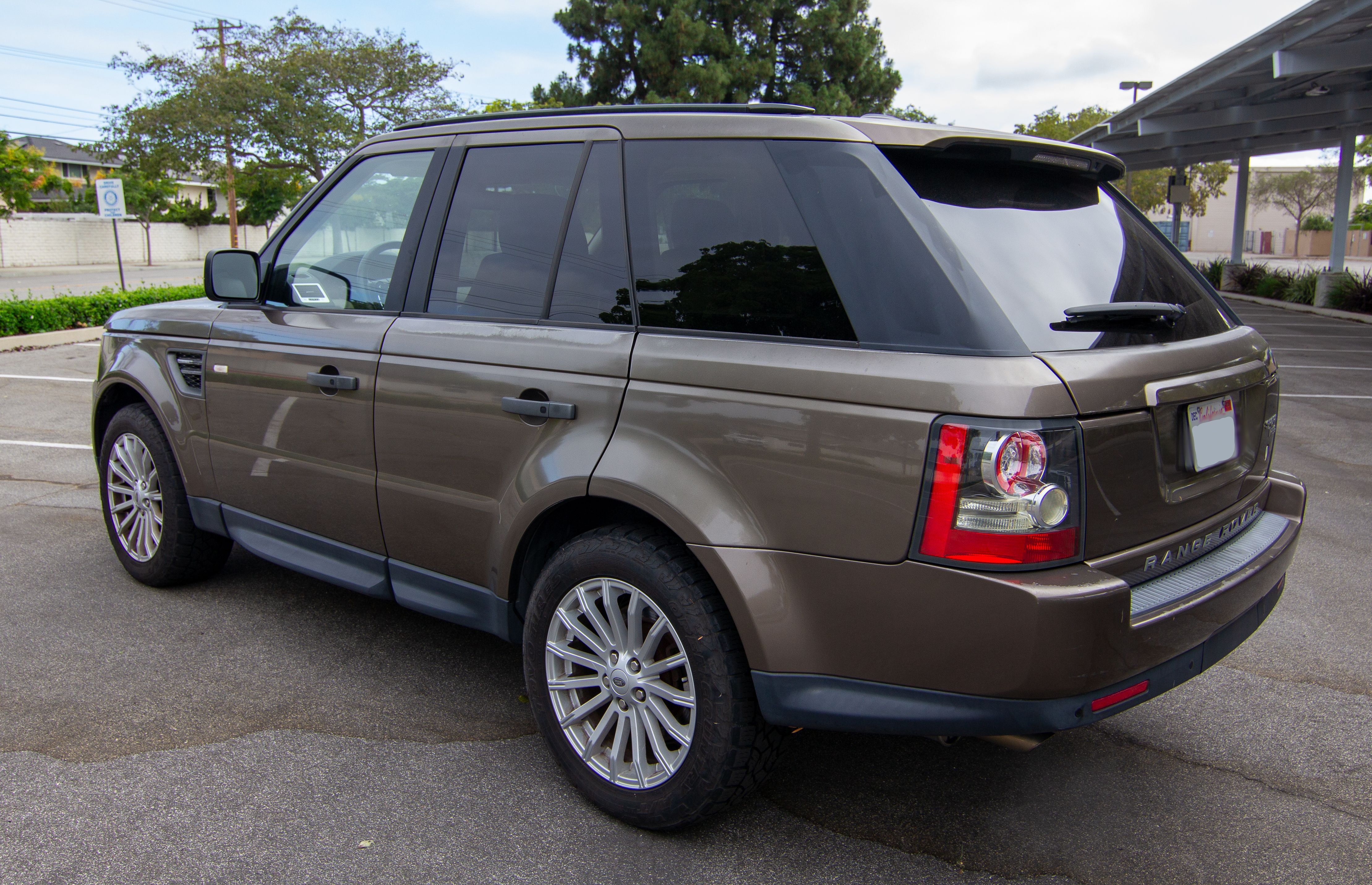 Used 2010 Land Rover Range Rover Sport HSE AWD/4WD image 2