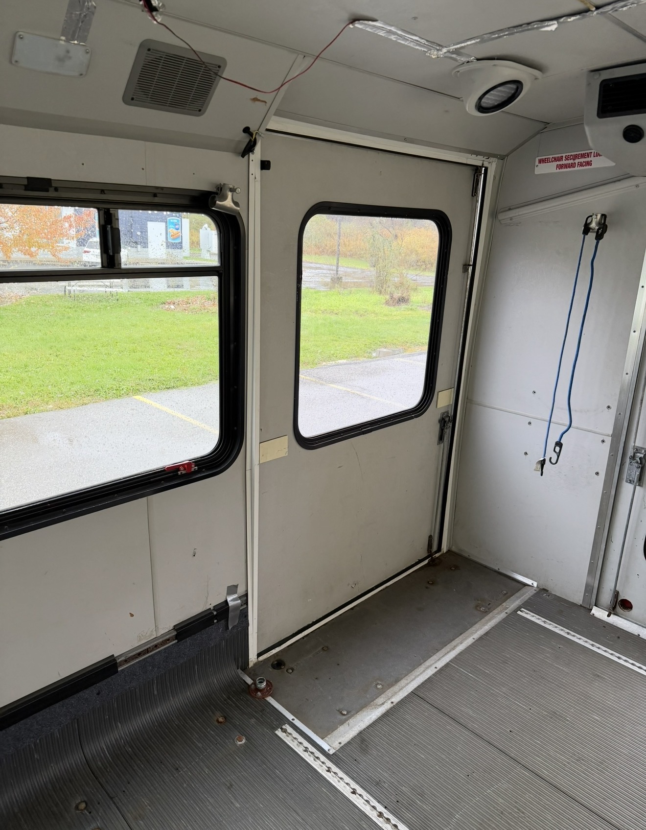 Used 2016 Ford E-450 and Econoline 450 Super Duty w/ Shuttle Bus Prep Package RWD image 5