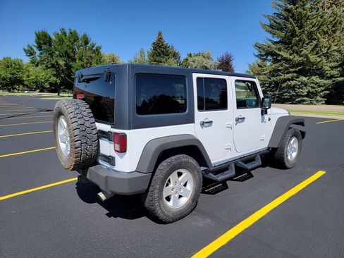 Used 2018 Jeep Wrangler Unlimited Sport S image 2