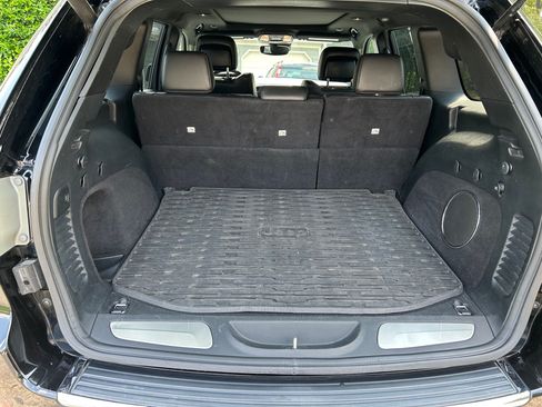 Used 2018 Jeep Grand Cherokee Overland RWD image 24