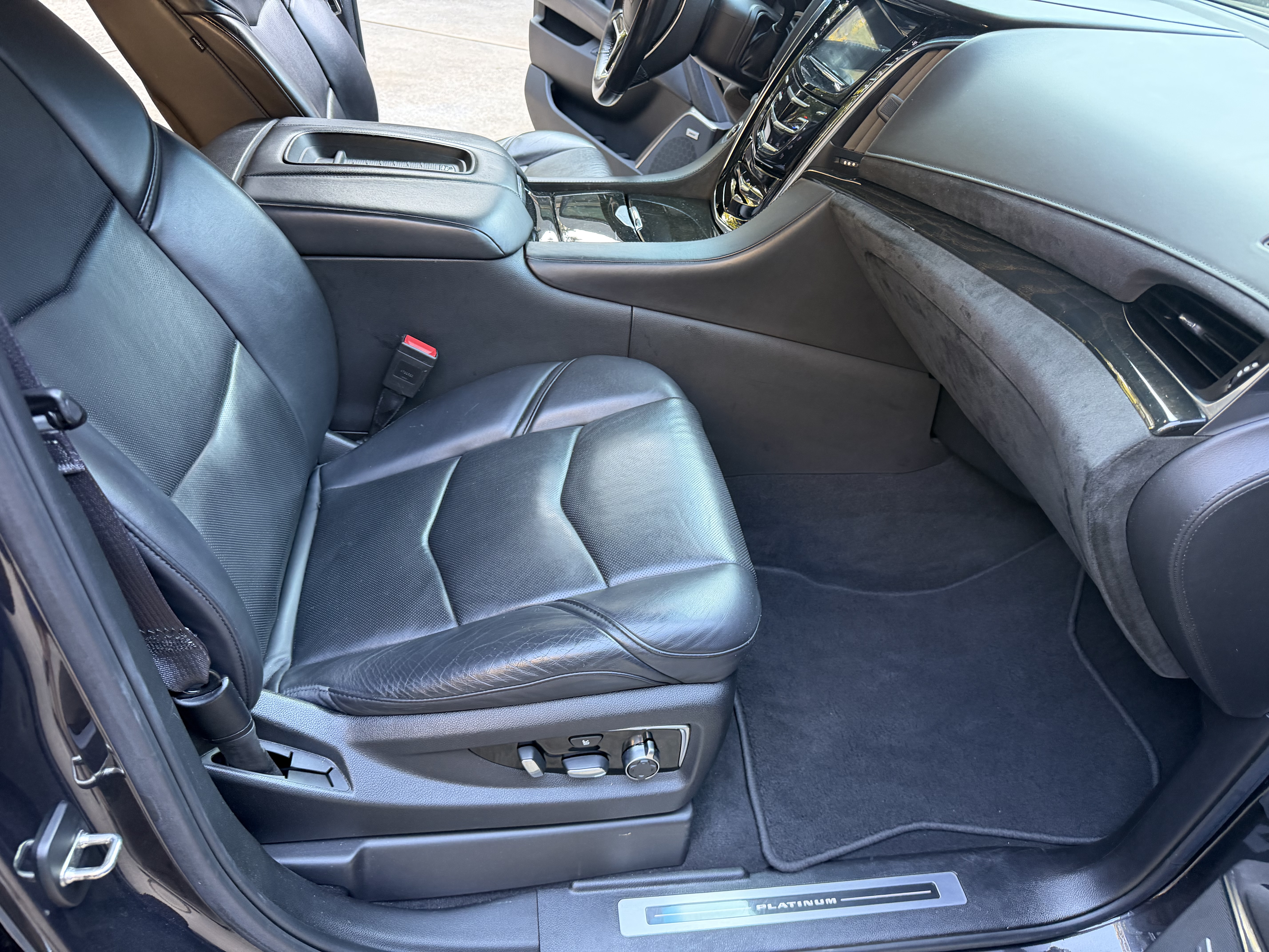 Used 2017 Cadillac Escalade Platinum AWD/4WD image 9
