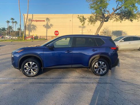 Used 2021 Nissan Rogue SV FWD image 2