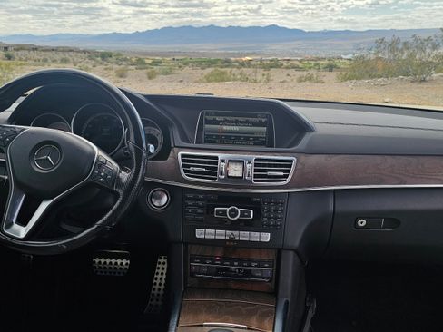 Used 2015 Mercedes-Benz E 250 BlueTEC 4MATIC Sedan image 28