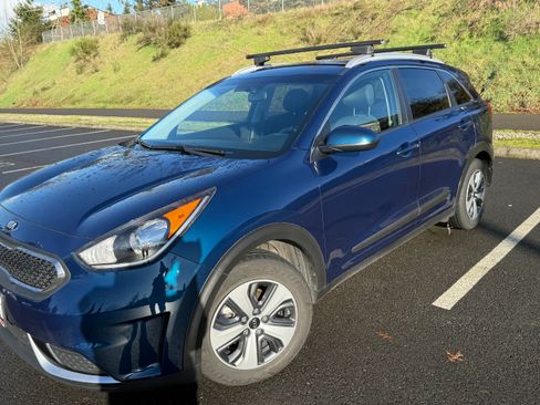Used 2018 Kia Niro LX image 1