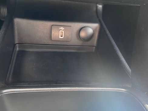 Used 2018 Ford Fusion SE w/ Equipment Group 201A FWD image 13