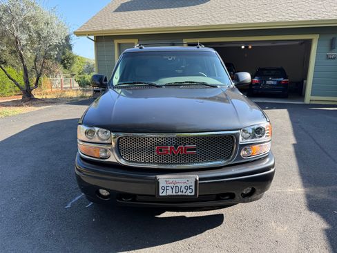 Used 2003 GMC Yukon XL Denali image 1