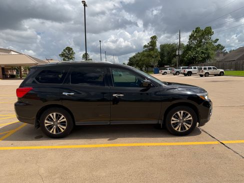 Used 2017 Nissan Pathfinder S FWD image 4