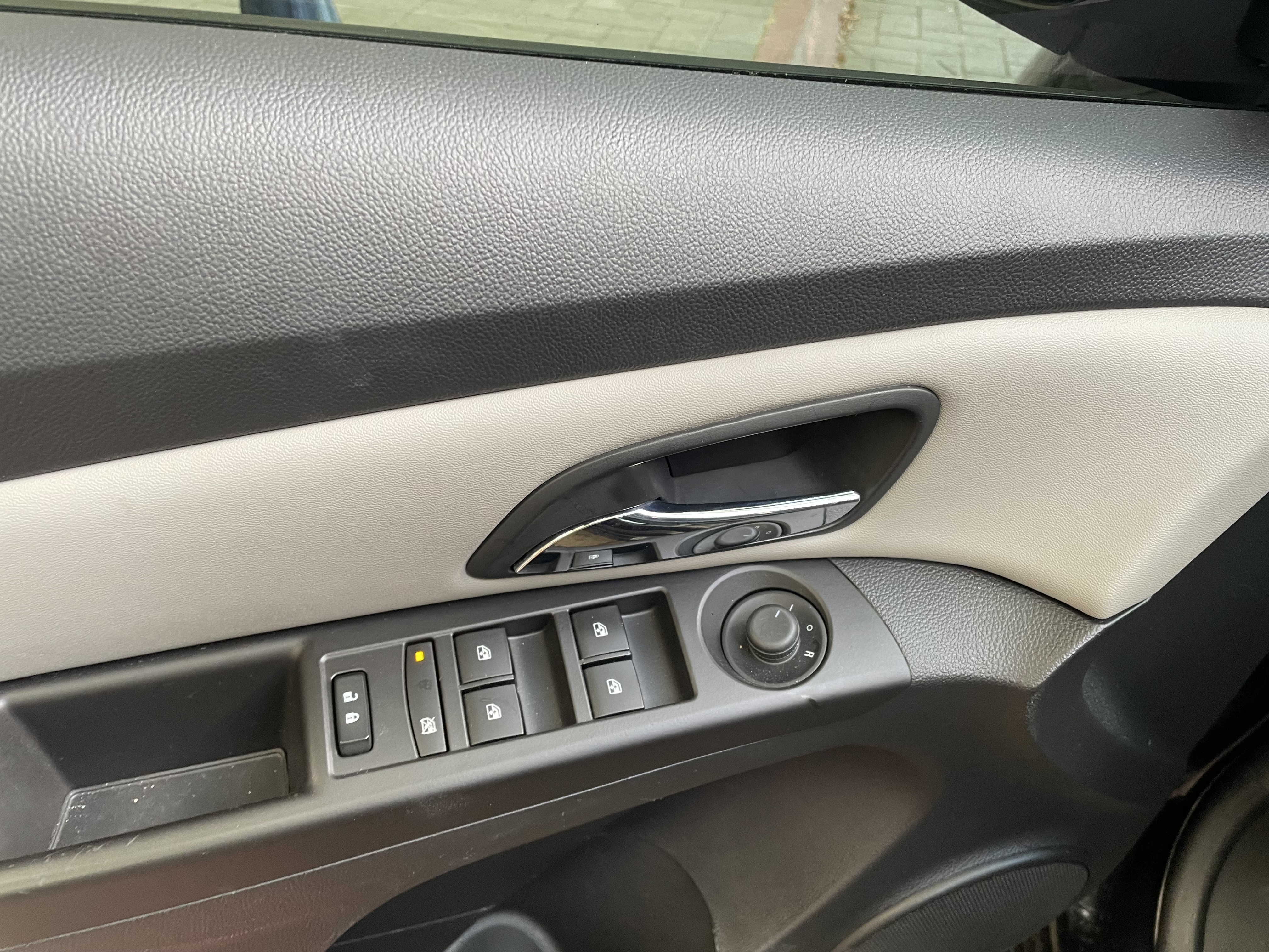 Used 2016 Chevrolet Cruze LS FWD image 16