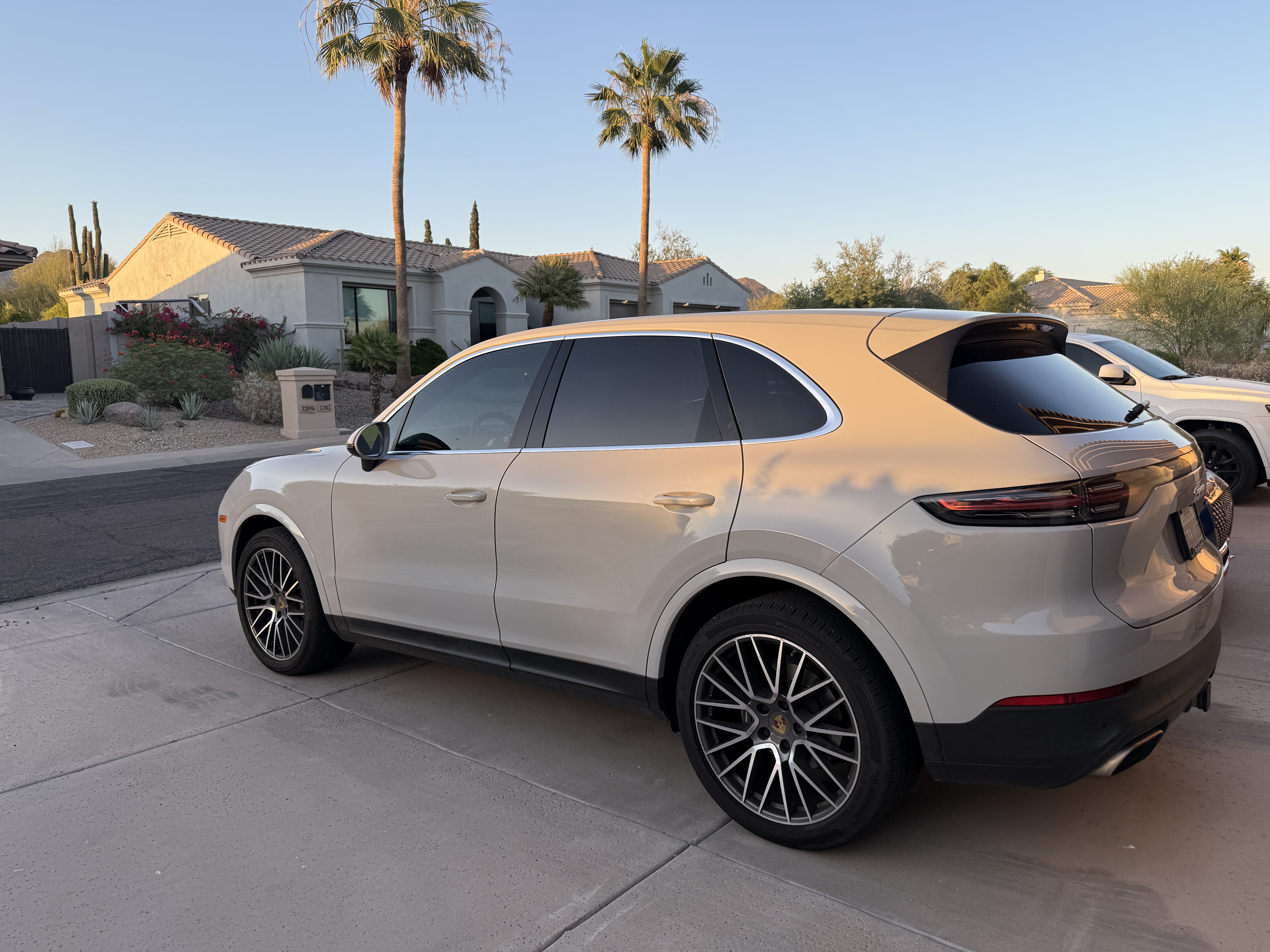 Used 2022 Porsche Cayenne Platinum Edition AWD/4WD image 9