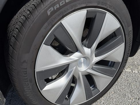 Used 2021 Tesla Model Y Long Range image 15