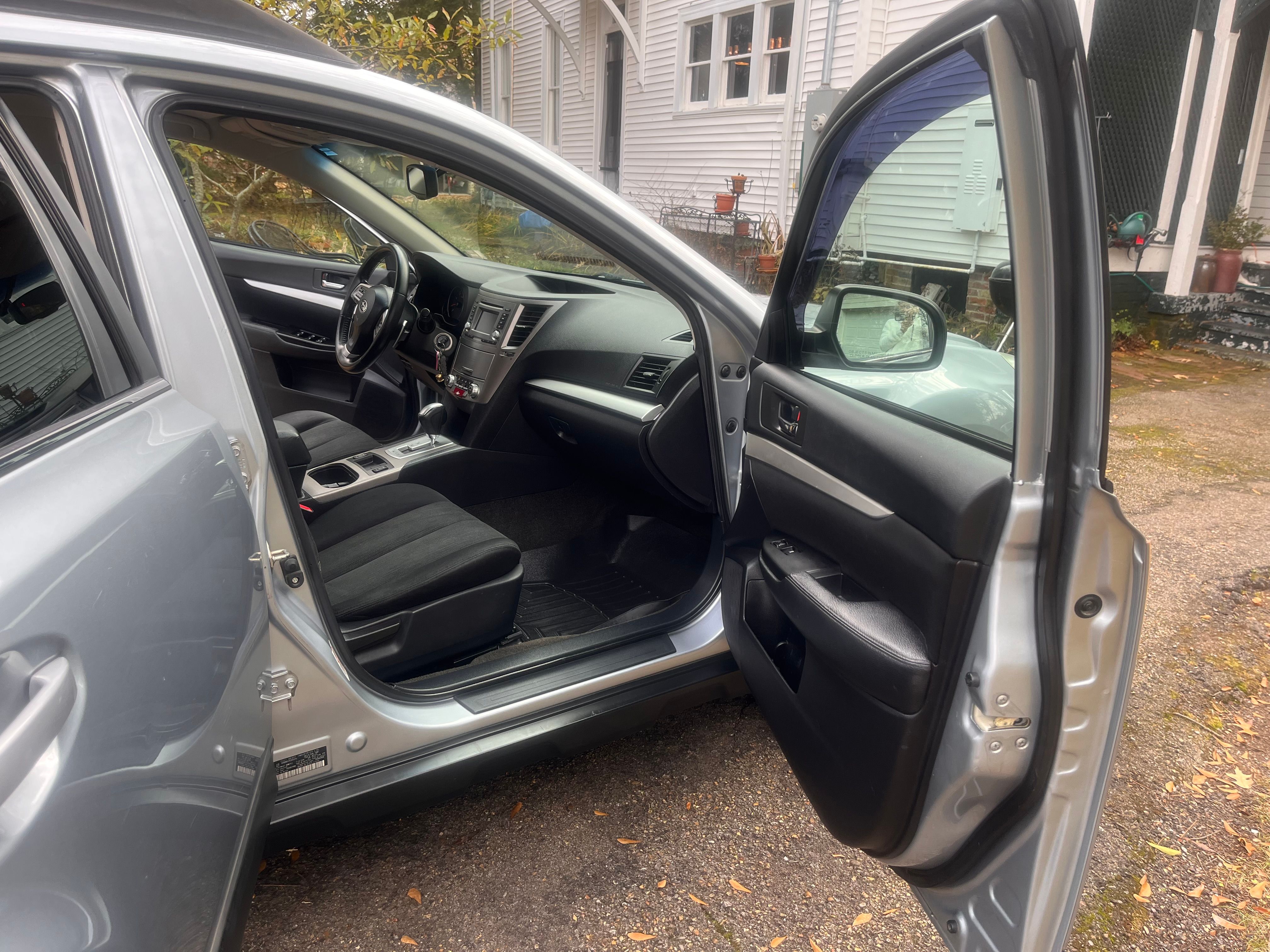 Used 2014 Subaru Outback 2.5i Premium AWD/4WD image 6