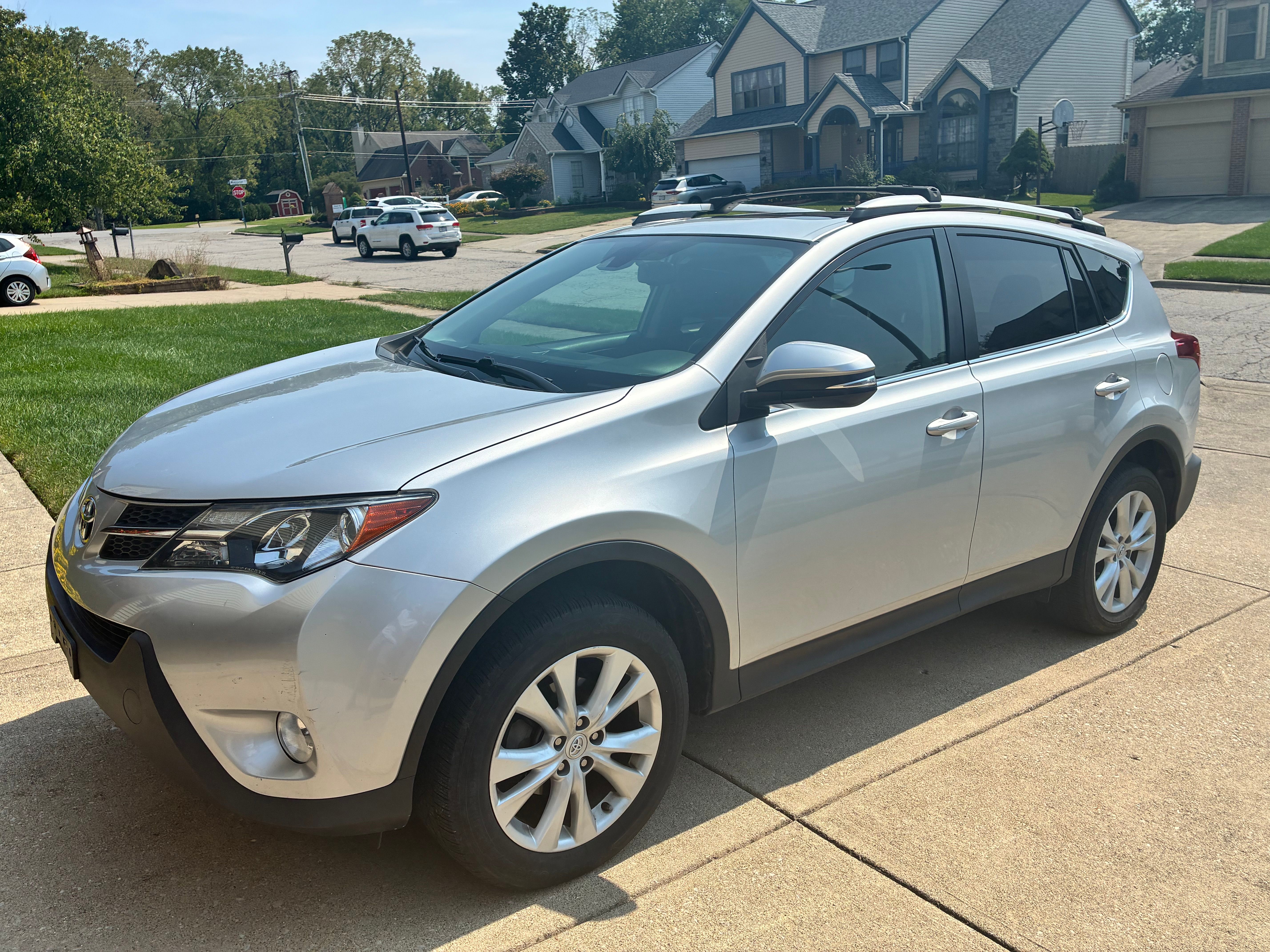 Used 2015 Toyota RAV4 Limited w/ Technology Package AWD/4WD image 8