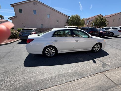 Used 2011 Toyota Avalon Limited image 2