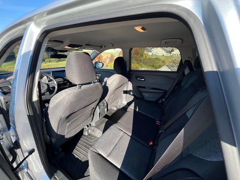 Used 2021 Nissan Rogue SV image 17