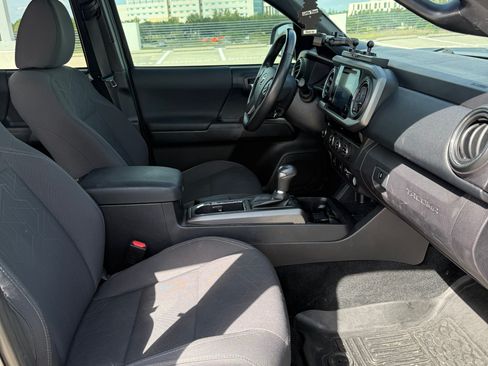 Used 2017 Toyota Tacoma TRD Sport w/ Tow Package RWD image 17